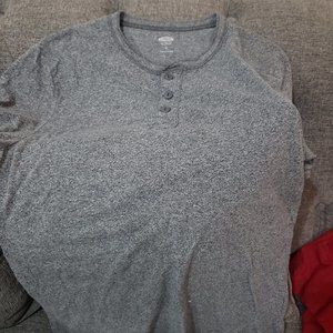 Men Old navy tshirt
